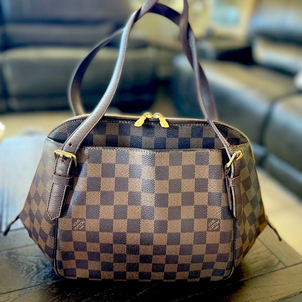 Louis Vuitton Style:Shoulder Bags
Damier Ebene Belem MM